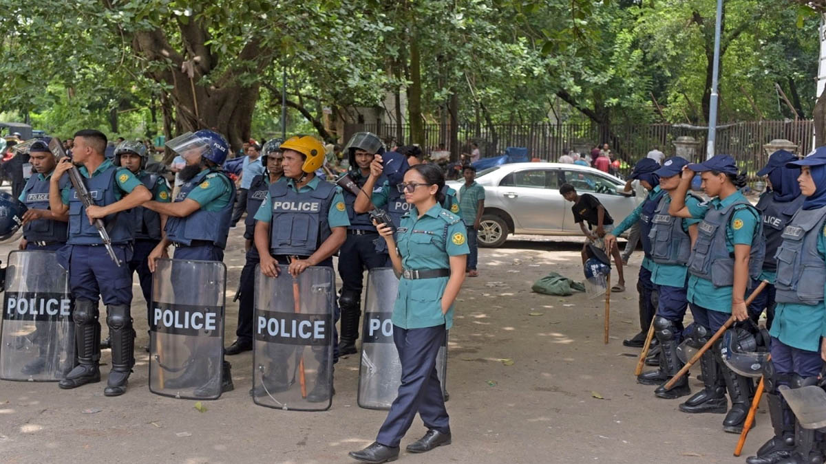 ২ লাখ পুলিশের মতামতের ভিত্তিতেই পোশাক নির্ধারণ