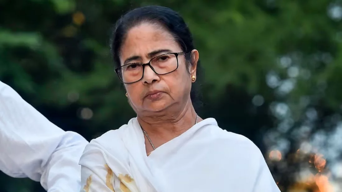 সনাতন ধর্মকে ‘নোংরা’ বলার অভিযোগে মমতার বিরুদ্ধে মামলা