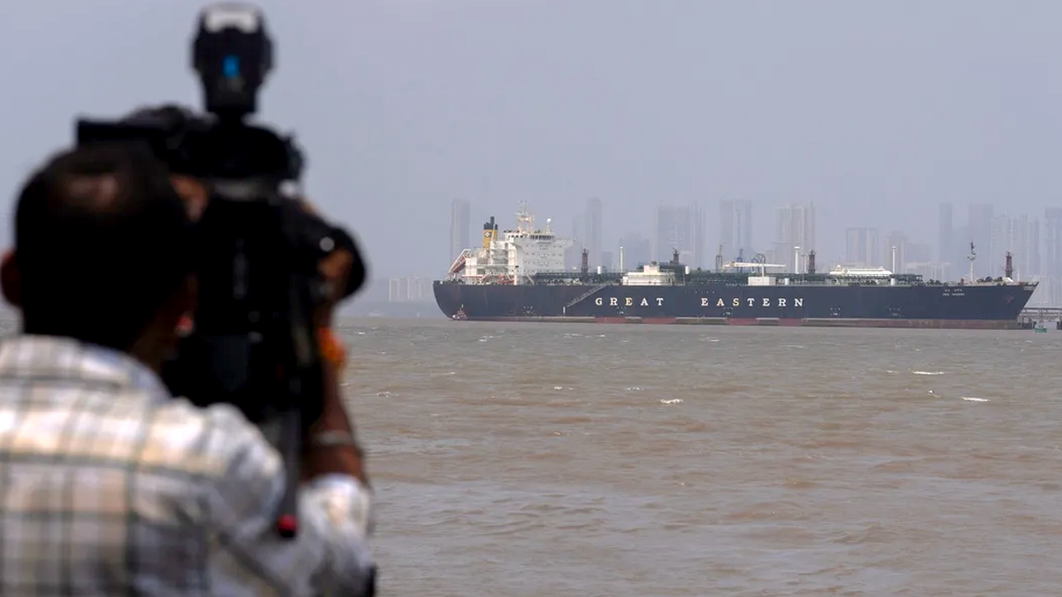 হরমুজ প্রণালিতে টোল আদায়ে ক্রিপ্টোকারেন্সি বা চীনা মুদ্রা নিচ্ছে ইরান