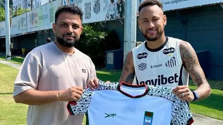 নেইমারের হাতে বাংলাদেশের লাল-সবুজ জার্সি!