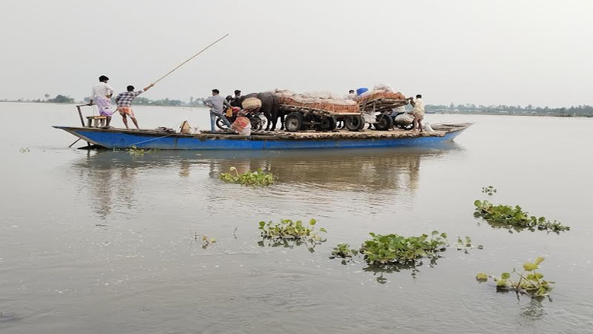 তীব্র নদীভাঙনে নিঃস্ব কয়েকশ পরিবার