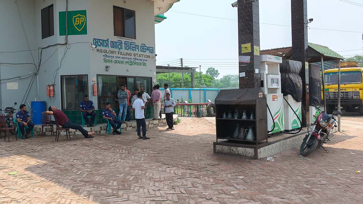 শরীয়তপুরে রাতের আঁধারে মজুত করা হচ্ছিল ডিজেল, হাতেনাতে ধরল প্রশাসন