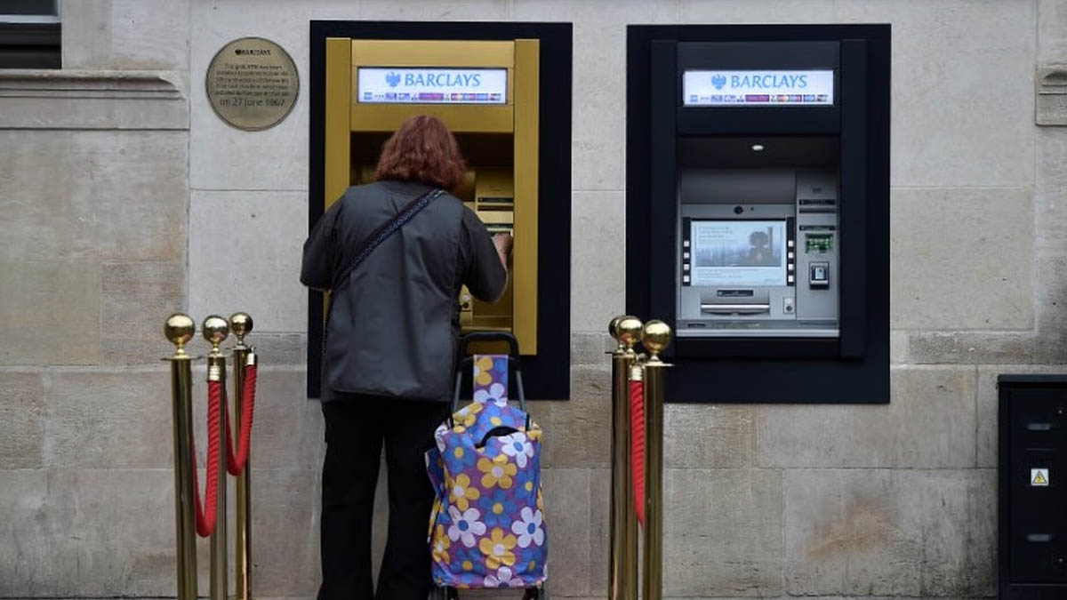 ম্যালওয়্যার প্রবেশ করিয়ে এটিএম থেকে অর্থ চুরি