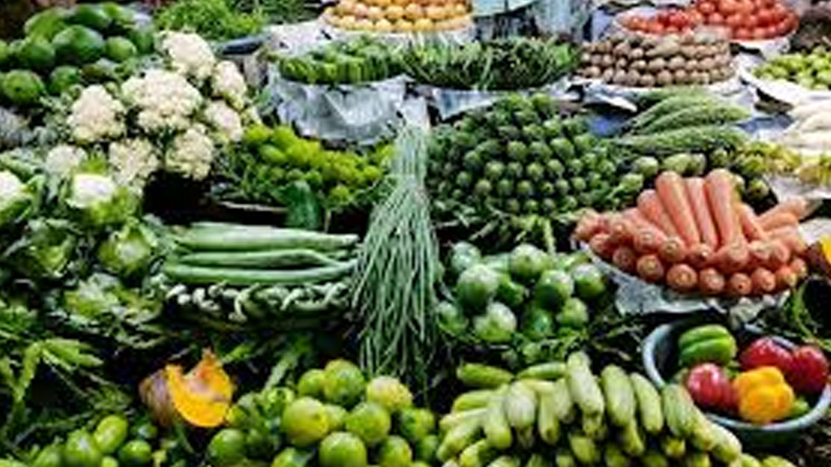 বাজারে ১৪ থেকে ৪০ টাকার মধ্যে মিলছে বেশিরভাগ সবজি, ক্রেতাদের স্বস্তি