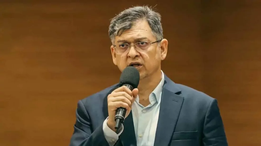 ‘শাসক নয়, সেবক হতে হবে’, সরকারি কর্মকর্তাদের রাজনৈতিক পক্ষপাতমুক্ত থাকার তাগিদ স্বরাষ্ট্রমন্ত্রীর