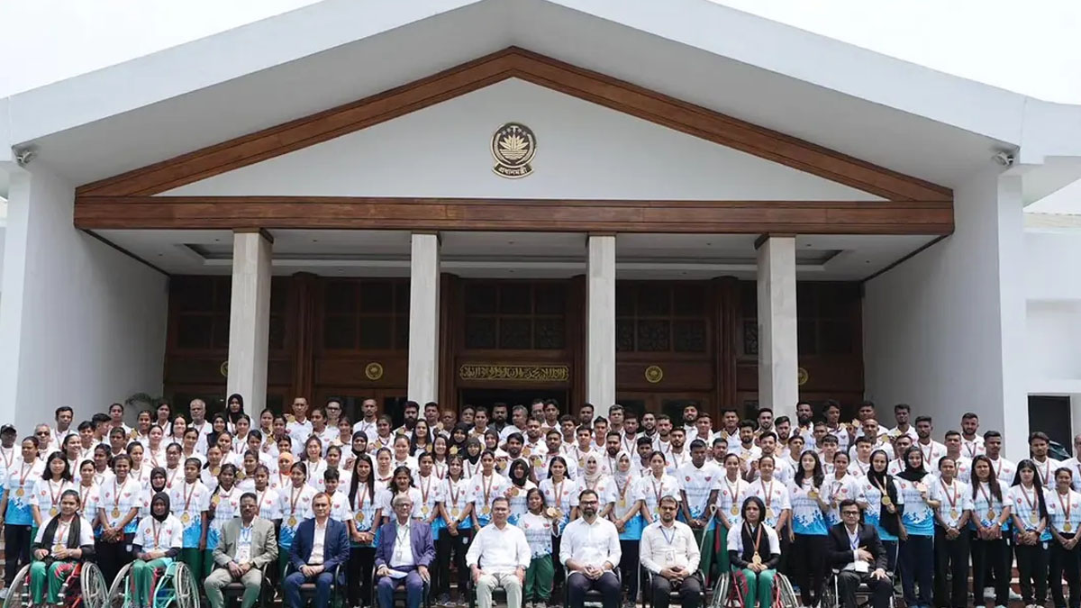 কোনো রাজনৈতিক দলের সদস্য হবেন না: খেলোয়াড়দের প্রতি আহ্বান প্রধানমন্ত্রীর