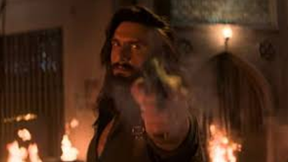 সহিংসতা ও আপত্তিকর দৃশ্য! ‘ধুরন্ধর ২’–এর ২১টি দৃশ্যে কাঁচি