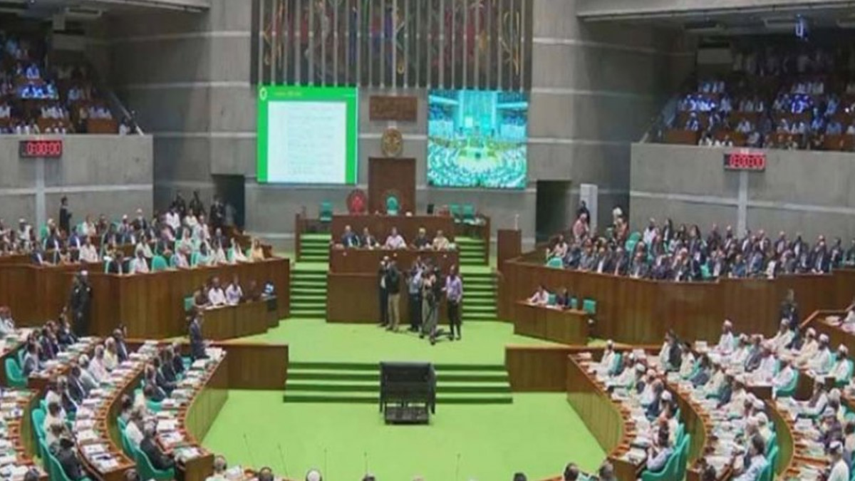 খেলাপি ঋণের পাহাড় ও ডিসি নিয়োগ নিয়ে সমালোচনা