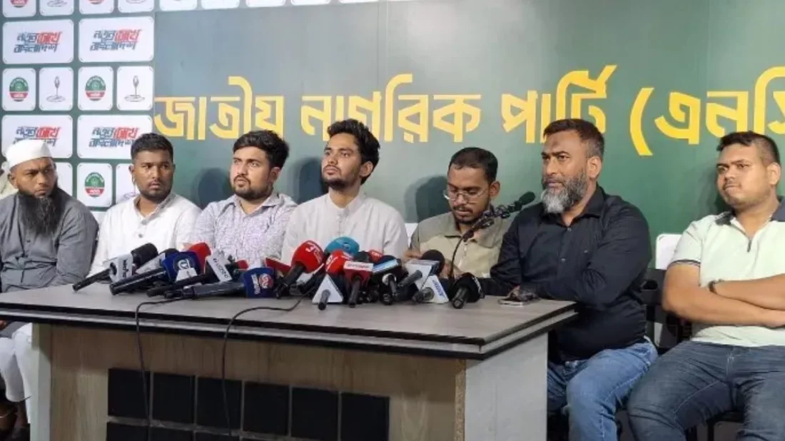 প্রধানমন্ত্রীর কাছে চাঁদাবাজ-দুর্নীতিবিরোধী কার্ড চাইলেন আসিফ মাহমুদ