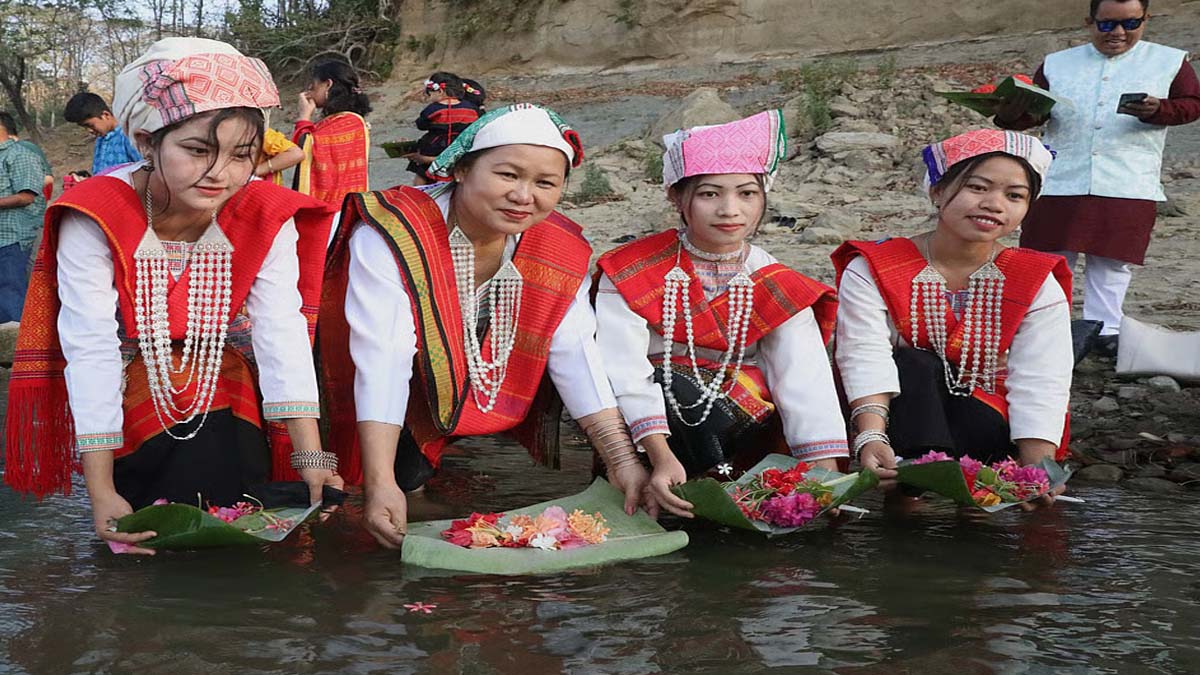 প্রাণের উৎসব বৈসাবিকে ঘিরে আনন্দে ভাসছে পাহাড়