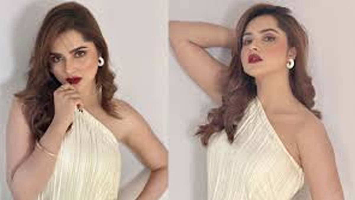 গ্ল্যামারাস লুকে কেয়া পায়েল