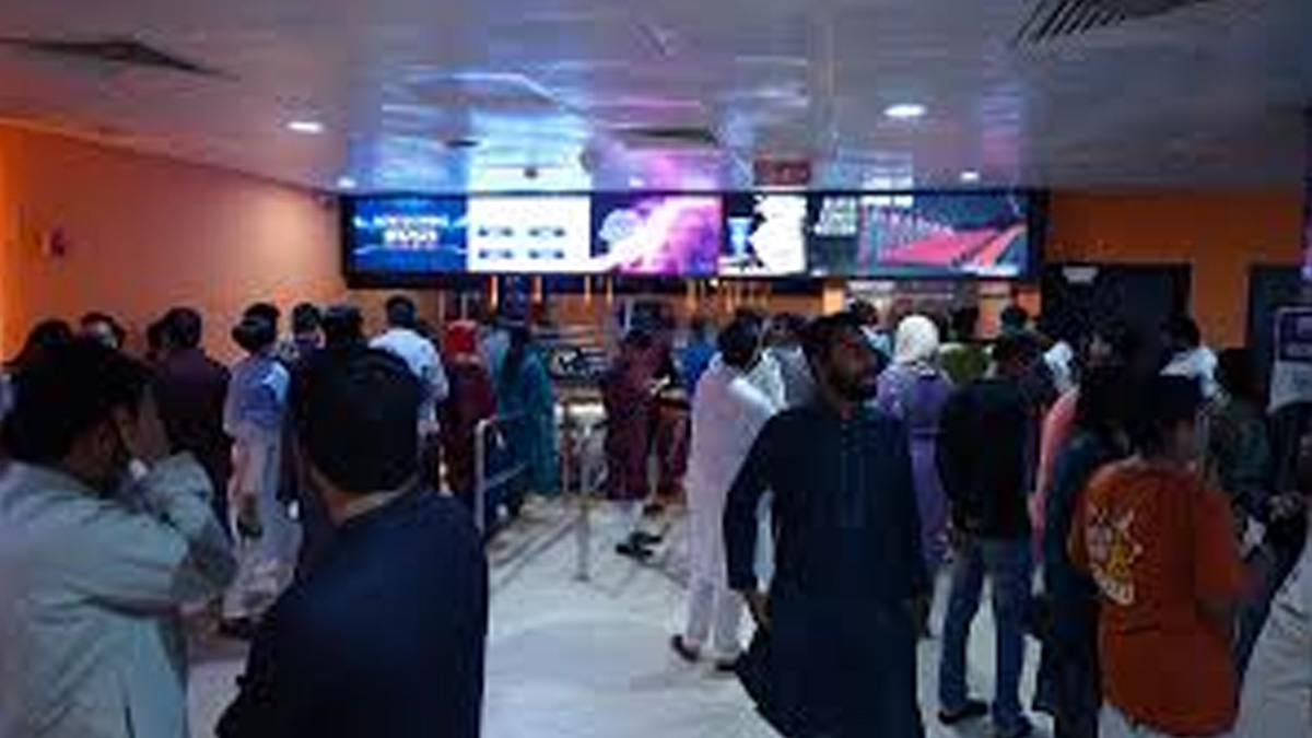 ‘দম’ দেখতে ভিড়, দর্শকেরা কী বলছেন?