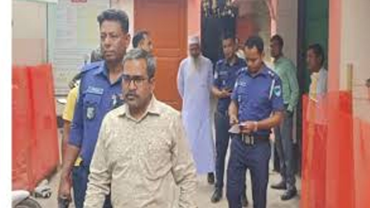 স্বাস্থ্যমন্ত্রীর নাম ভাঙিয়ে চাঁদাবাজির অভিযোগে কথিত সাংবাদিক গ্রেপ্তার