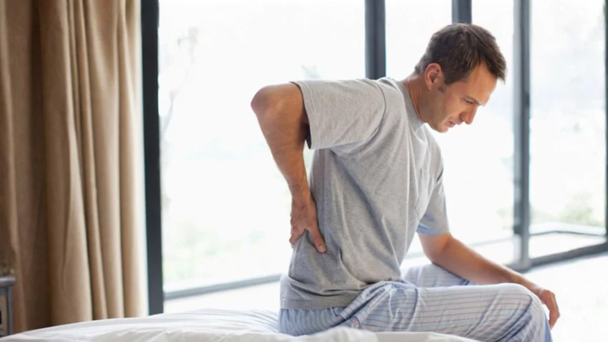 দৈনন্দিন অভ্যাস বদলেই কমতে পারে ব্যাক পেইন