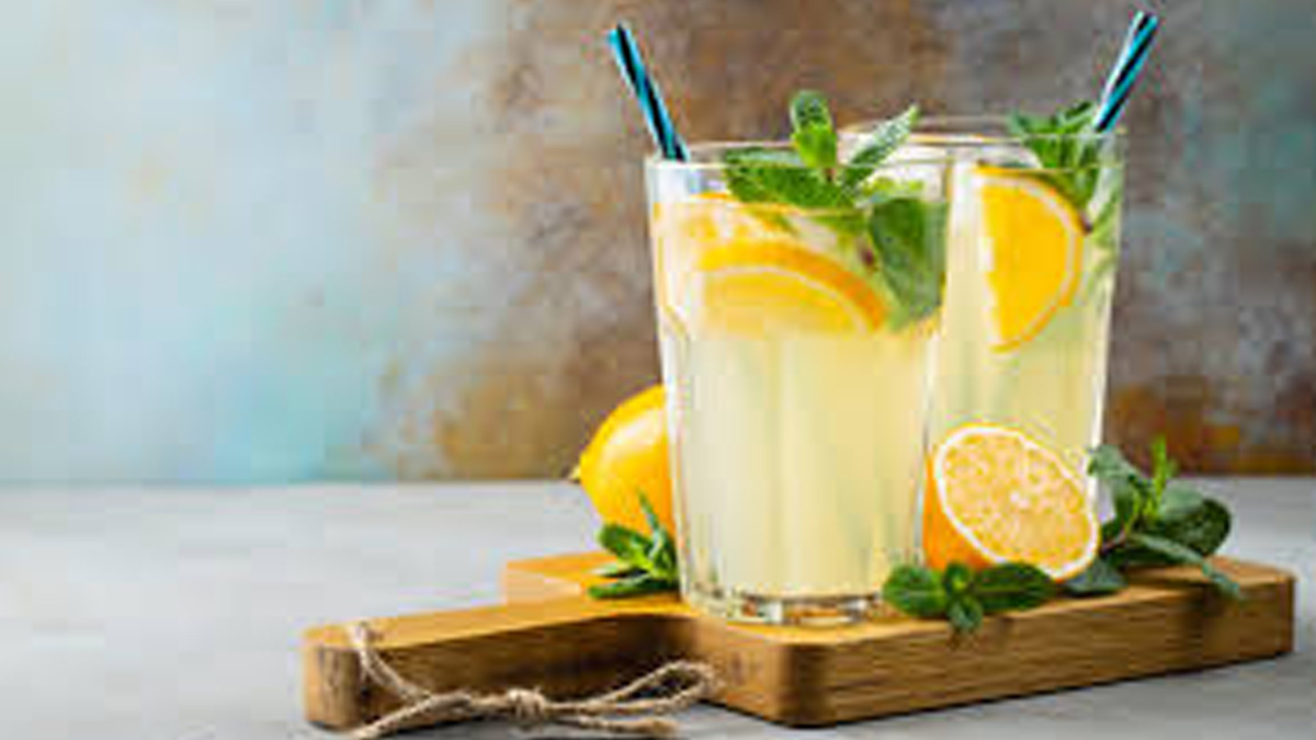 তীব্র গরমে সুস্থ থাকতে বাড়িতেই তৈরি করুন ইলেক্ট্রোলাইট পানি