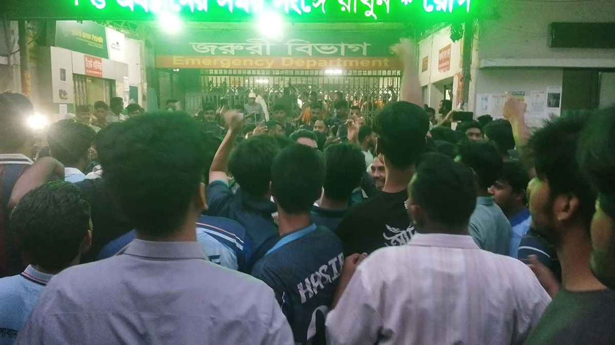 জরুরি বিভাগ থেকে বের করে দেওয়া হচ্ছে রোগীদের, বাইরে উত্তেজনা