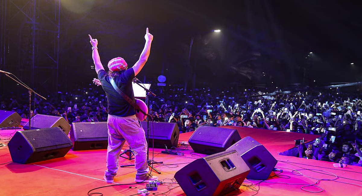 রাত পৌনে বারোটায় ‘বাংলাদেশ’ জেমসে মাতল মানিক মিয়া