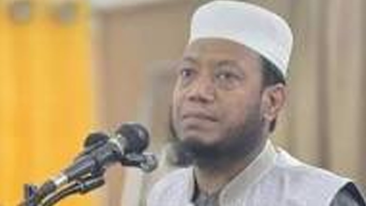 ডিসি বদলি নিয়ে মন্তব্য: আমির হামজাকে আইনি নোটিশ