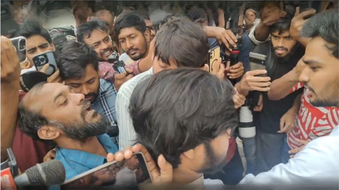 বন্যার টাকার হিসাব চেয়ে হট্টগোল― তোপের মুখে আসিফ মাহমুদ