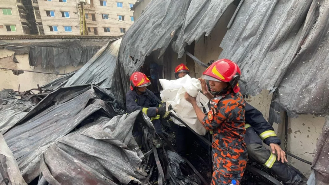 কদমতলীর গ্যাসলাইটার কারখানার আগুন নিয়ন্ত্রণে, ৫ মরদেহ উদ্ধার