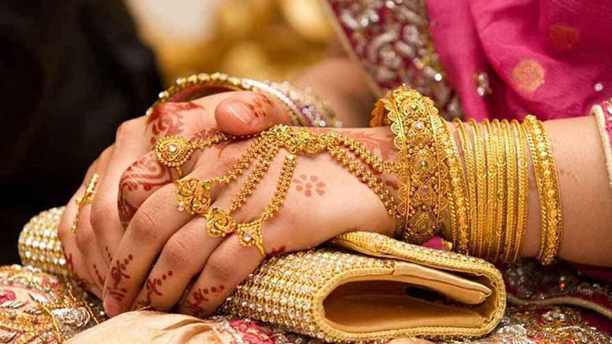 চার দফা বাড়ানোর পর সোনার দাম কমলো ২ হাজার ১৫৮ টাকা