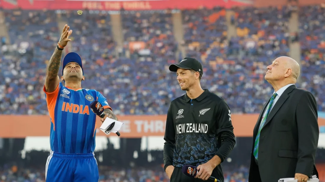 ফাইনাল মহারণে টস জিতে বোলিংয়ে নিউজিল্যান্ড