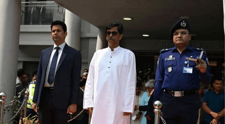 সরকারি গাড়ি ব্যবহার করি না, তেলের খরচও নিই না: কৃষিমন্ত্রী