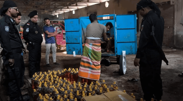 গর্তে ইট দিয়ে ঢেকে রাখা হয়েছিল টিসিবির ১৪৪৪ লিটার তেল