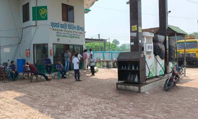 শরীয়তপুরে রাতের আঁধারে মজুত করা হচ্ছিল ডিজেল, হাতেনাতে ধরল প্রশাসন