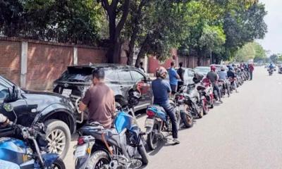আজ রাজধানীতে অনেক পাম্প বন্ধ, সচলগুলোয় দীর্ঘ লাইন