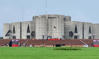 মনোনয়ন নিয়ে দৌড়ঝাঁপ