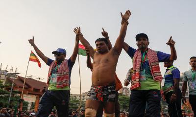 বলীখেলায় উচ্ছ্বাসে মাতলেন হাজারো দর্শনার্থী