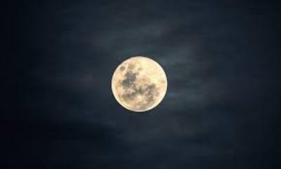 ধীরে ধীরে ছোট হয়ে যাচ্ছে চাঁদ, কীভাবে