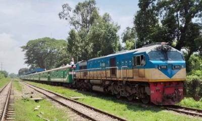 ঢাকা-চট্টগ্রাম রুট ছেড়ে কক্সবাজার যাচ্ছে মহানগর এক্সপ্রেস
