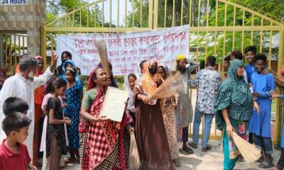 ঘুষের টাকা ফেরত চেয়ে অধ্যক্ষের বিরুদ্ধে চাকরি প্রার্থীদের বিক্ষোভ