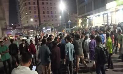 শিক্ষার্থীদের সড়ক অবরোধ