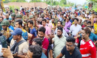 টোল আদায় বন্ধে দুই ঘণ্টা মহাসড়ক অবরোধ