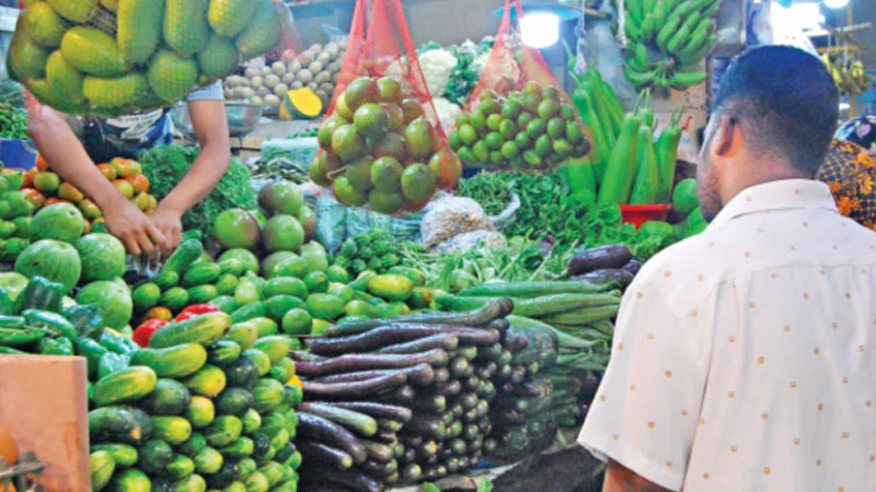 ভোজ্যতেল ও মুরগির বাজারে অস্থিরতা কাটেনি