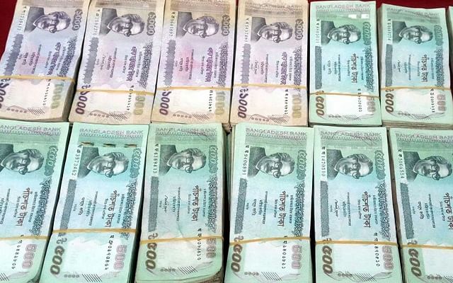 টাকা ছাপিয়ে ঋণ নিচ্ছে সরকার