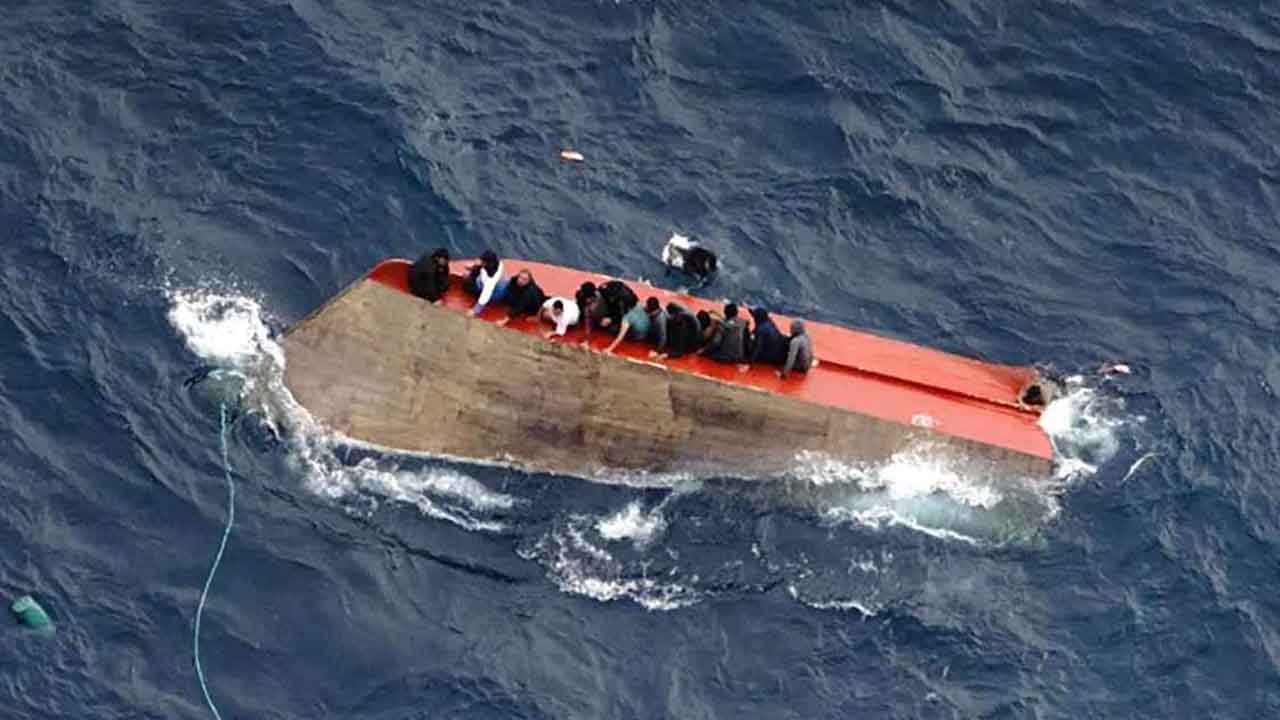 ভূমধ্যসাগরে নৌকাডুবিতে বহু অভিবাসী নিখোঁজ, ৩২ জন উদ্ধার