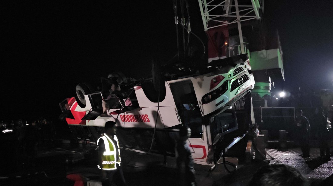 দৌলতদিয়া ফেরিঘাটে বাসডুবির ঘটনায় নিহত বেড়ে ২৩