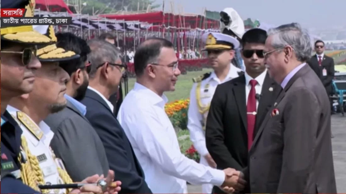 স্বাধীনতা দিবসের বর্ণাঢ্য কুচকাওয়াজে উপস্থিত রাষ্ট্রপতি ও প্রধানমন্ত্রী