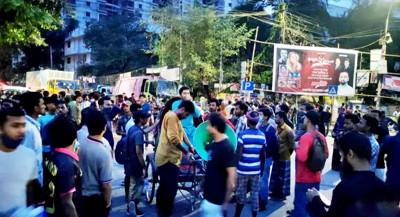 আলটিমেটাম দিয়ে রাজধানীর সড়ক ছাড়লেন অধিভুক্ত সাত কলেজের শিক্ষার্থীরা